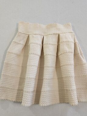Varga Women’s Cream Textured Pleated Skirt Size Small Fairycore Whimsical